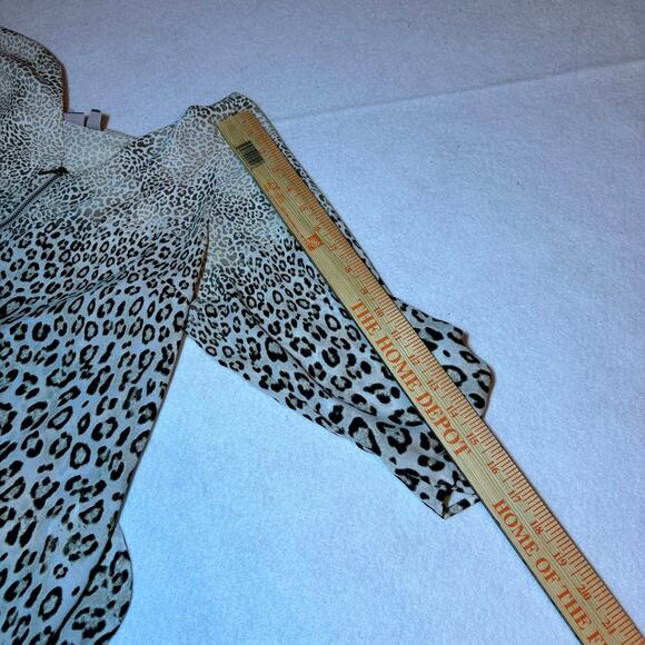 Chico's Leopard Print Polyester Zipper Front Top Size 2 Medium - Picture 8 of 8